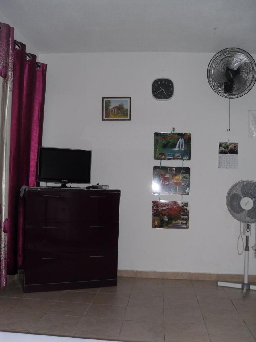 Du Cote De Sainte-Anne Apartment Bagian luar foto