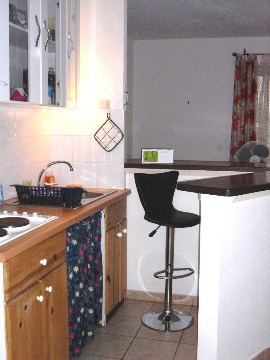 Du Cote De Sainte-Anne Apartment Bagian luar foto